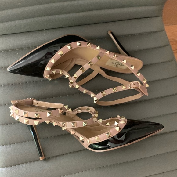 Valentino Garavani Rockstud Pumps - Picture 5 of 13